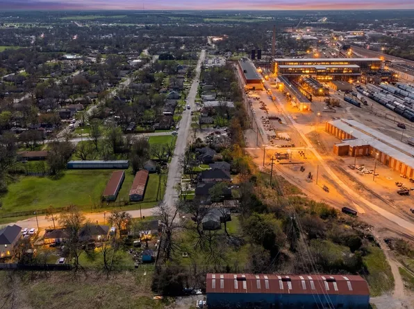 1609 N Brazos Ave, Cleburne, TX 76031