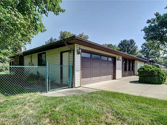 3rd image of 16248 Cypress Ave