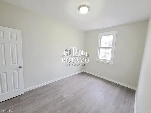 182 Brookdale Ave #A, Newark, NJ 07106