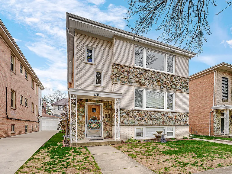 5740 N Lowell Ave #2 — Photo 4