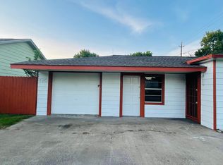 410 W B St, La Porte, TX 77571