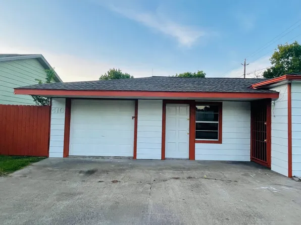 410 W B St, La Porte, TX 77571