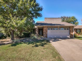 205 Mistletoe Ln, Bartlesville, OK 74003