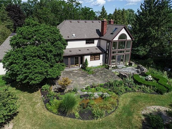 3rd image of 9 Esternay Ln
