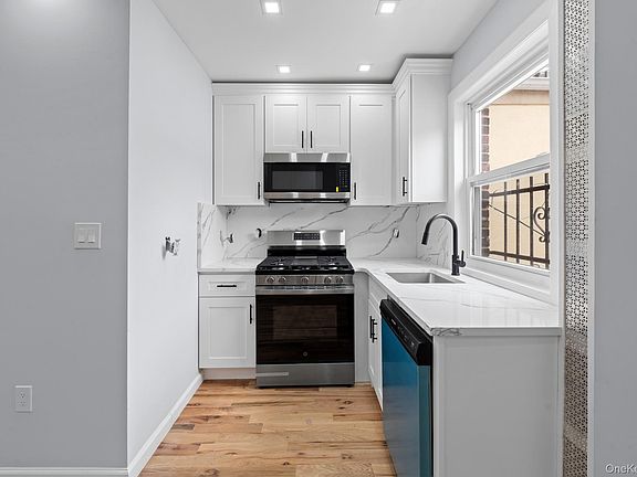 4th image of 252 E 86th Street