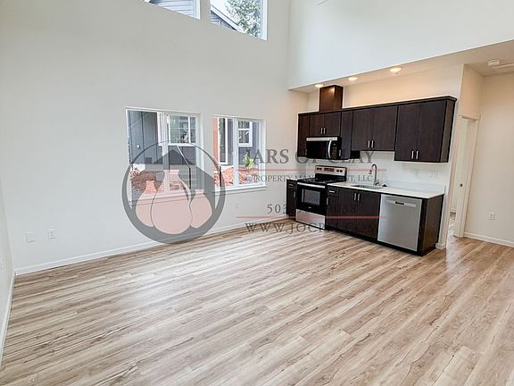 2nd image of 2568 Gilbert St S