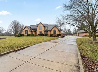 5700 Swan Dr, Clayton, OH 45315