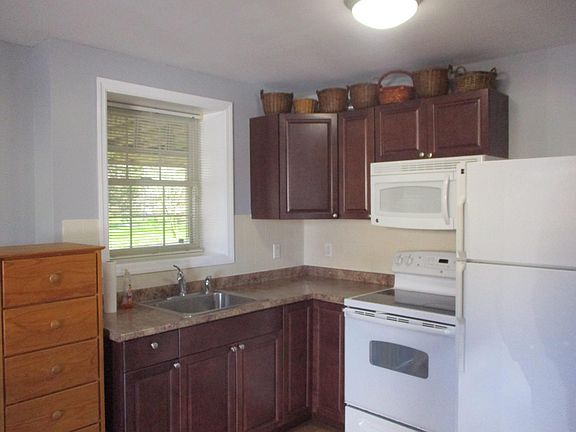 3rd image of 6 Woodchuck Ln