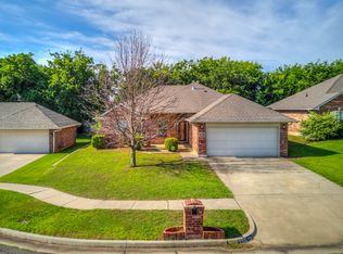 2316 NE 4th St, Moore, OK 73160