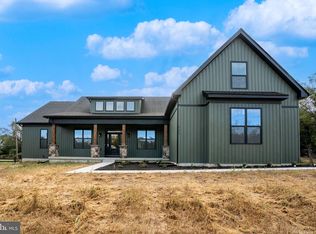 15 N Mistletoe Ln, Shepherdstown, WV 25443