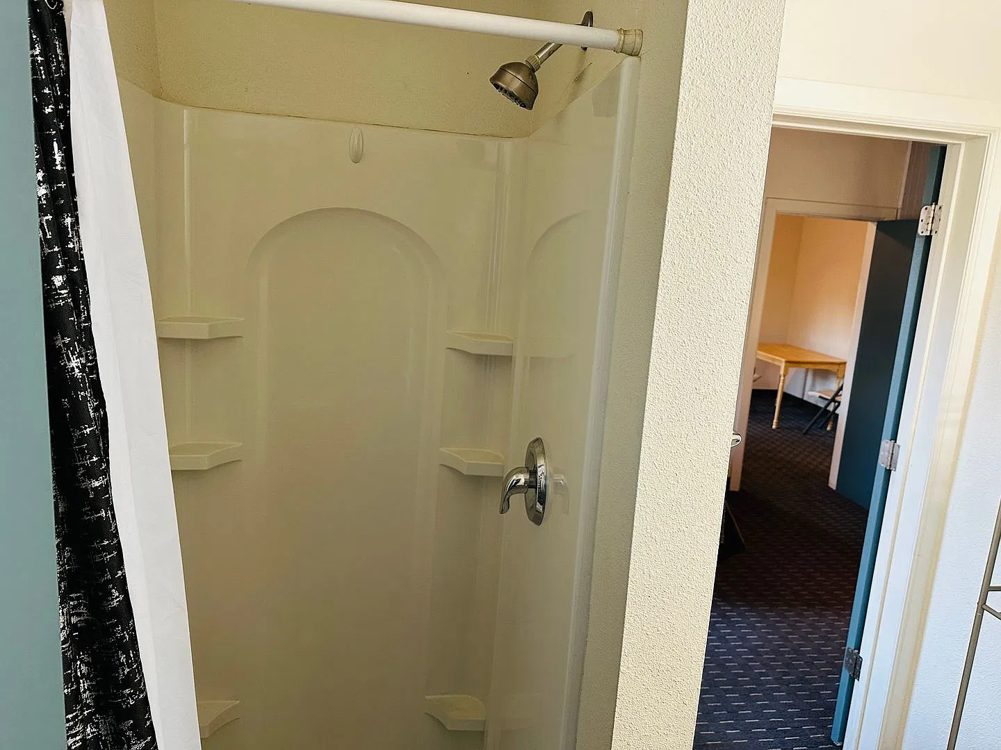 Near Hospitals: All Utilities Included 2 Bedroom (even WiFi & Cable TV!) — Photo 4