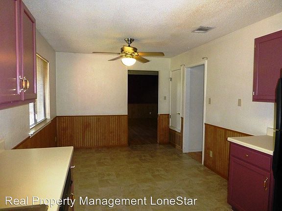 4th image of 1106 E Logan St