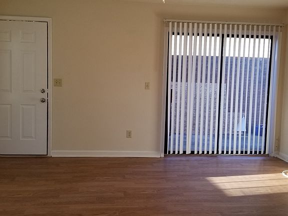 3rd image of 1714 Riverside Ct NE