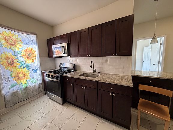 5th image of 446 Washington Ave #2