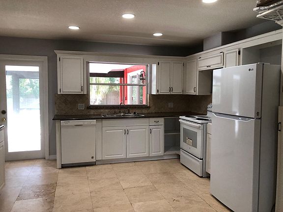 3rd image of 8632 Shady Glen Dr