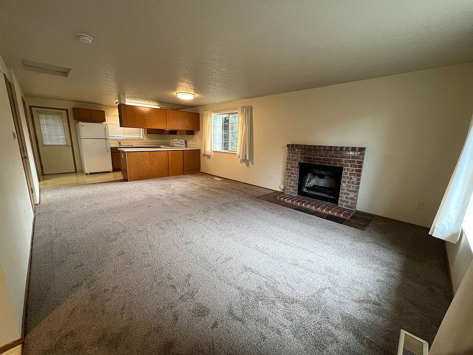 1st image of 1300 NE 181st Ave #117