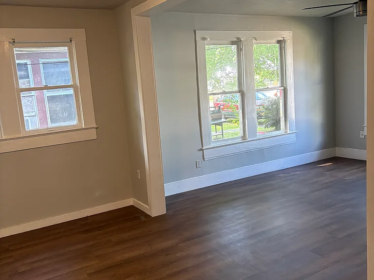 31 Gordon Ave — Photo 2