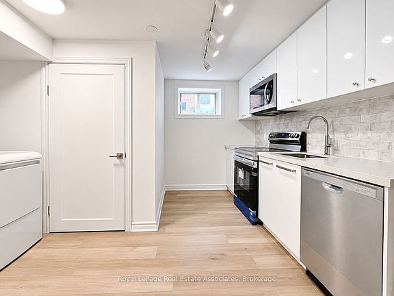 4th image of 20 Silvercrest Ave #Basement