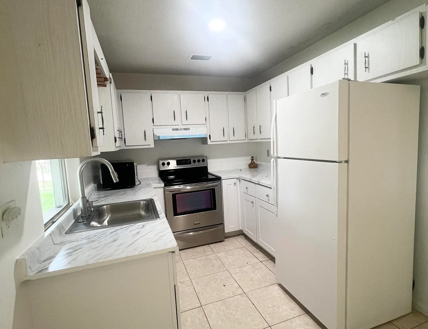 2 bed, 2.0 bath, 1100 sqft, $2,250 — Photo 3