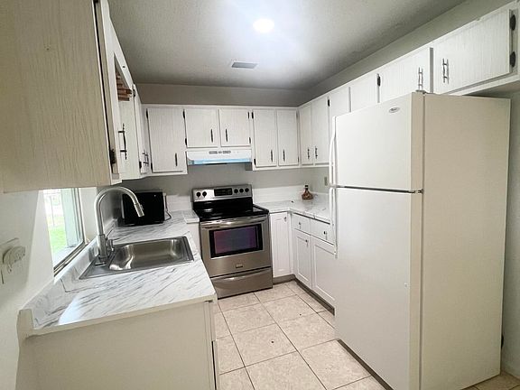 3rd image of 1348 Riverside Cir