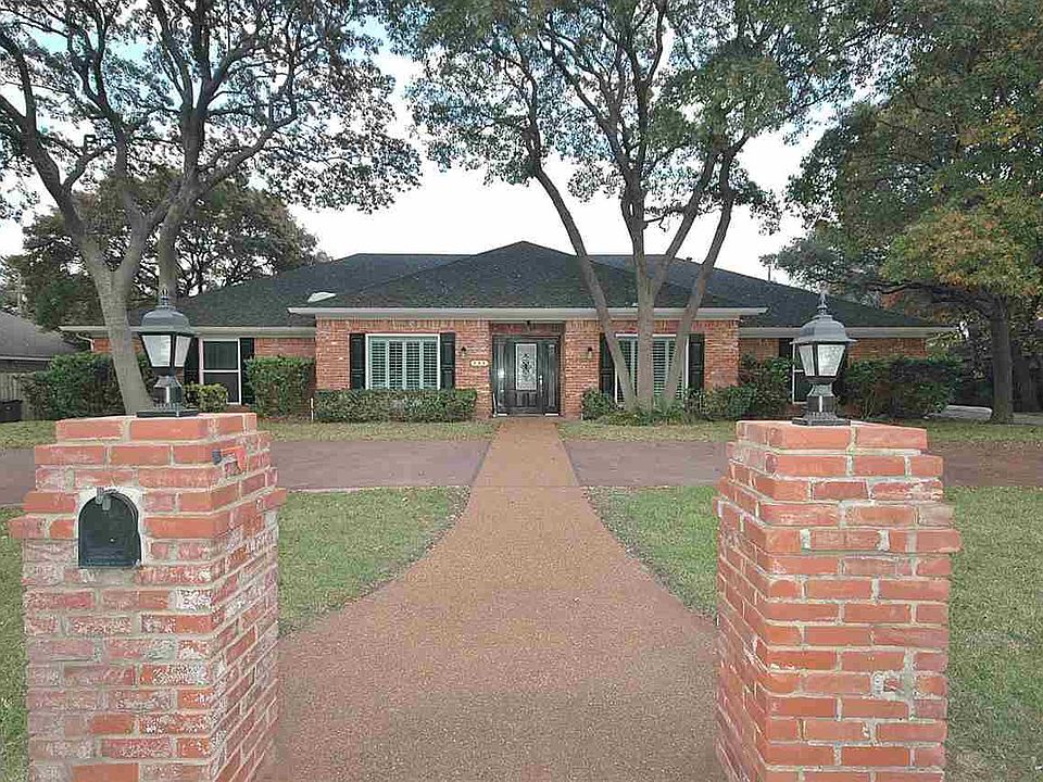 1st image of 305 Trailwood Dr