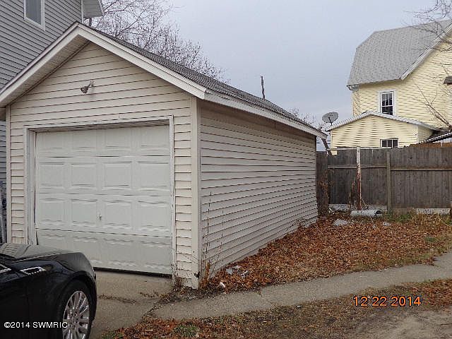 2nd image of 304 Elm St