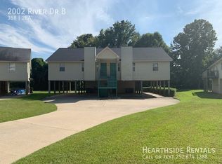 2002 River Dr #B, Greenville, NC 27858