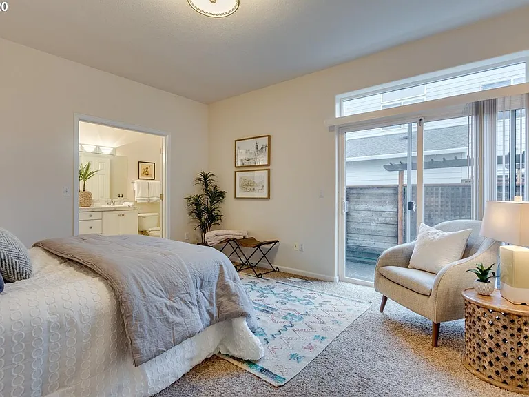 15059 NW Elaina Ct — Photo 12