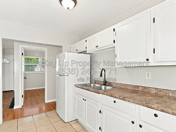 3rd image of 312 Banff Cir