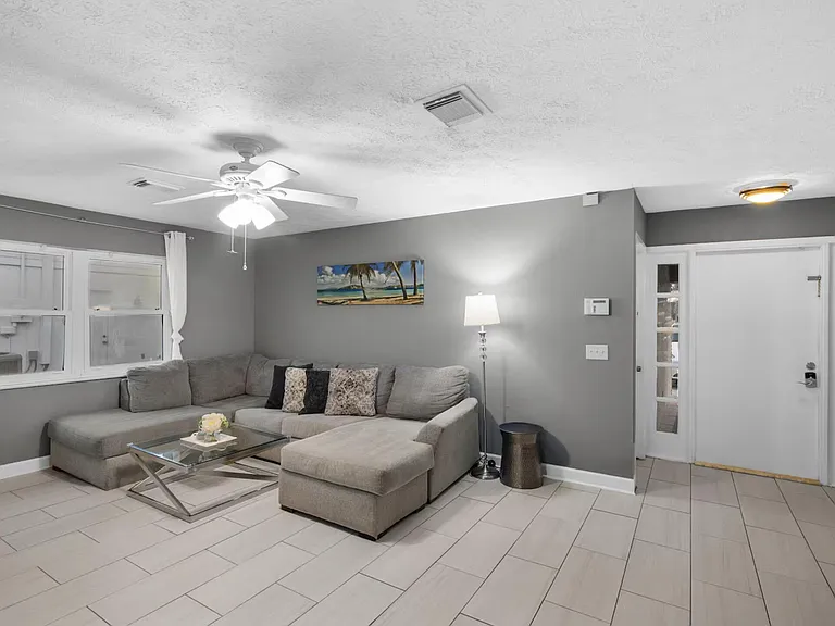 730 SE White Ave — Photo 4
