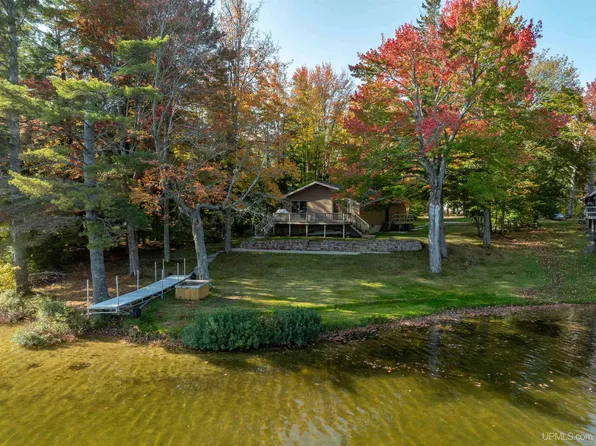 3954 Hayward Rd, Munising, MI 49862