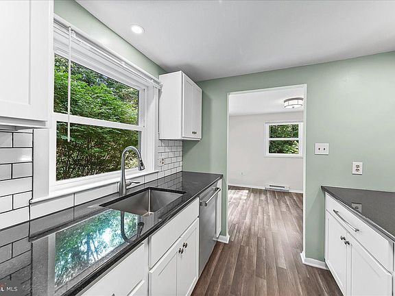 4th image of 436 Spackman Ln