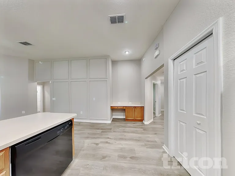 921 Kingfisher Dr — Photo 5