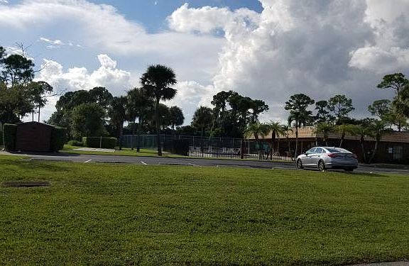 2nd image of 4699 Oak Terrace Dr
