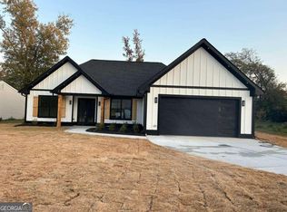 7 Camphor Dr, Newnan, GA