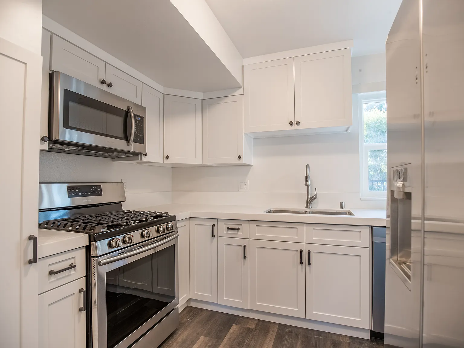 1 bed, 1000 sqft, $2,995 — Photo 2