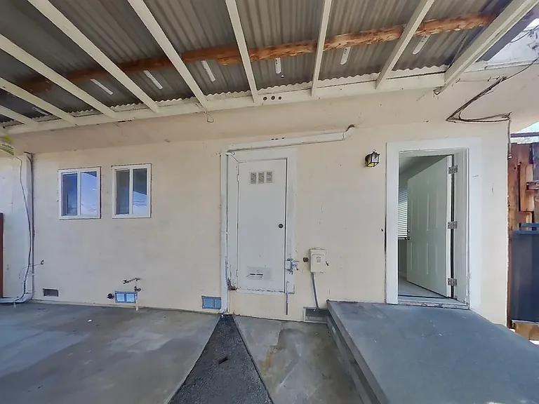 576 Laurel St — Photo 1