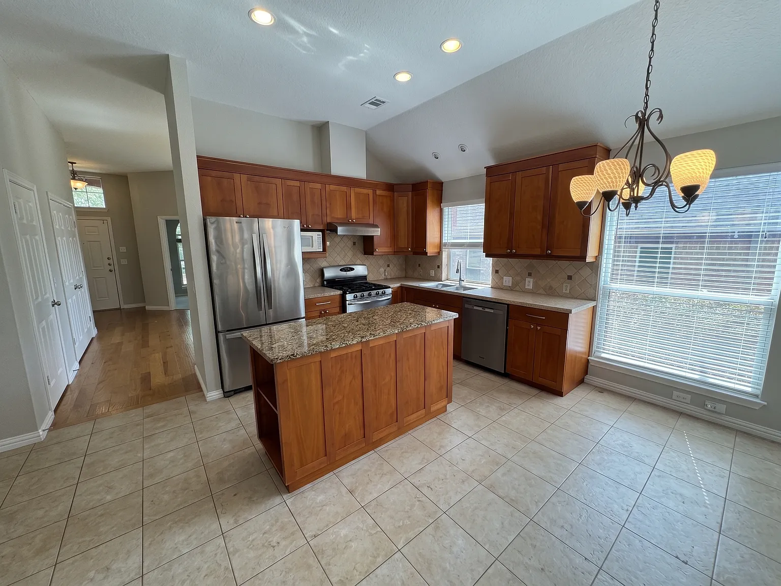 3 bed, 1851 sqft, $3,200 — Photo 3