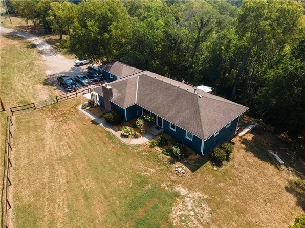 27375 W 83rd St, Lenexa, KS 66227