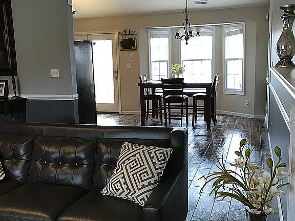4th image of 132 Belmont Dr