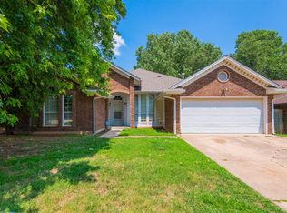 11717 SW 3rd St, Yukon, OK 73099