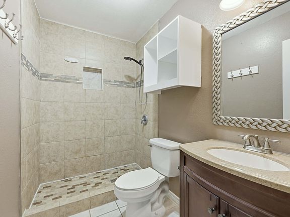 3rd image of 1110 Shephard Dr