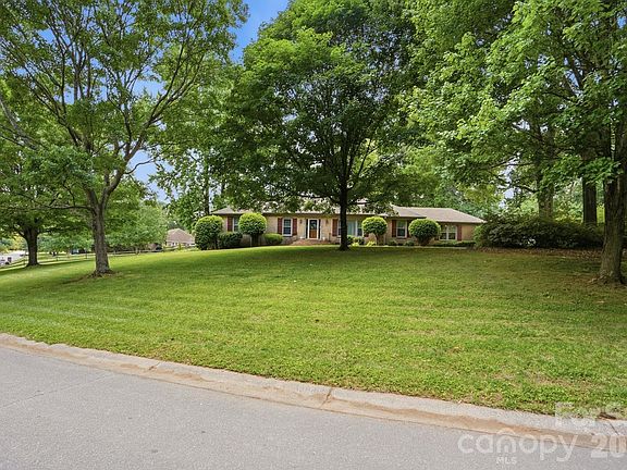 3rd image of 5705 Foxcrest Dr