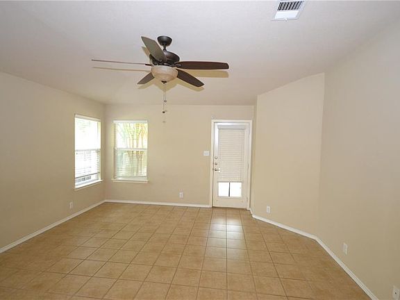 5th image of 403 Riverine Way