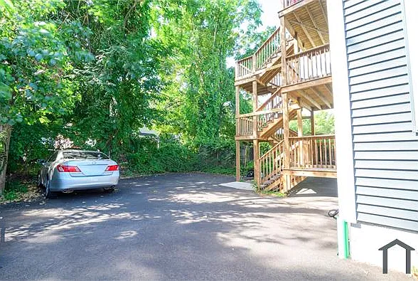 4 bed, 1400 sqft, $4,300 — Photo 2