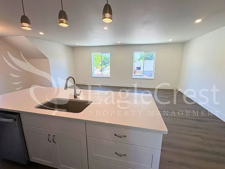 420 Ankeny St — Photo 48