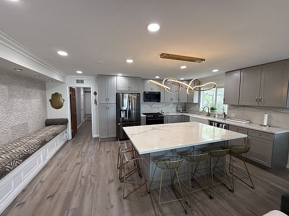 3rd image of 1174 E Ocean Blvd #10-1