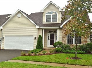 29 Green Briar Dr, Suffield, CT 06078