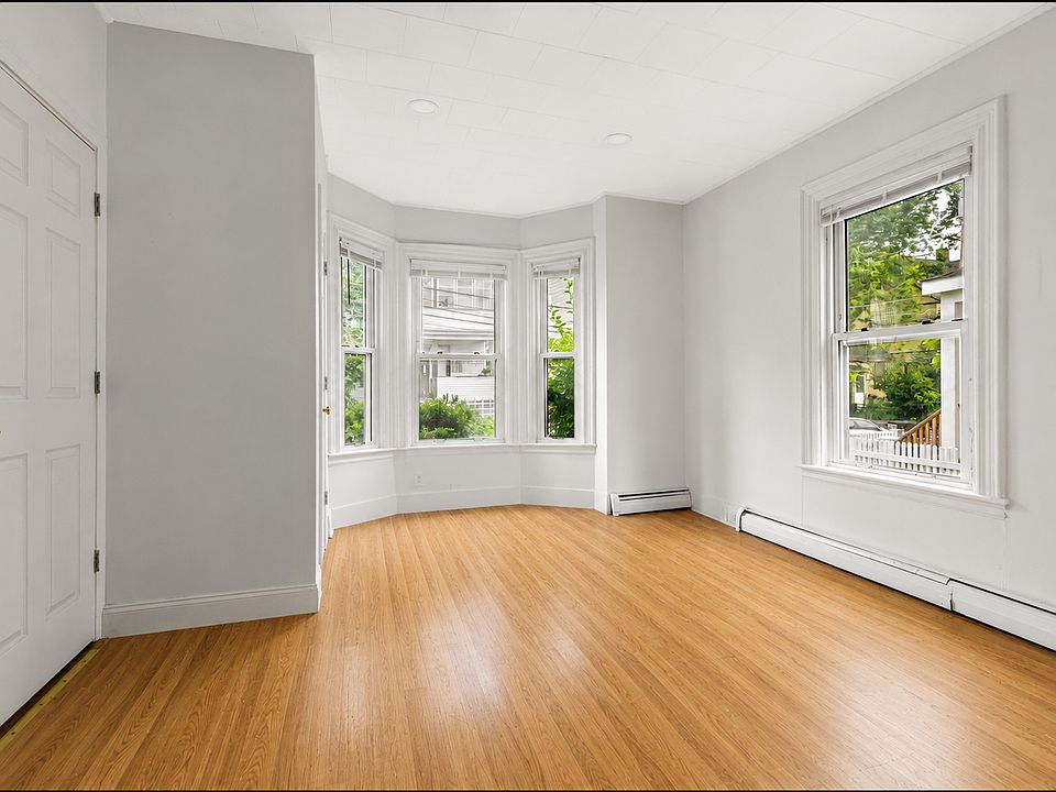1st image of 10 Ashland St #1