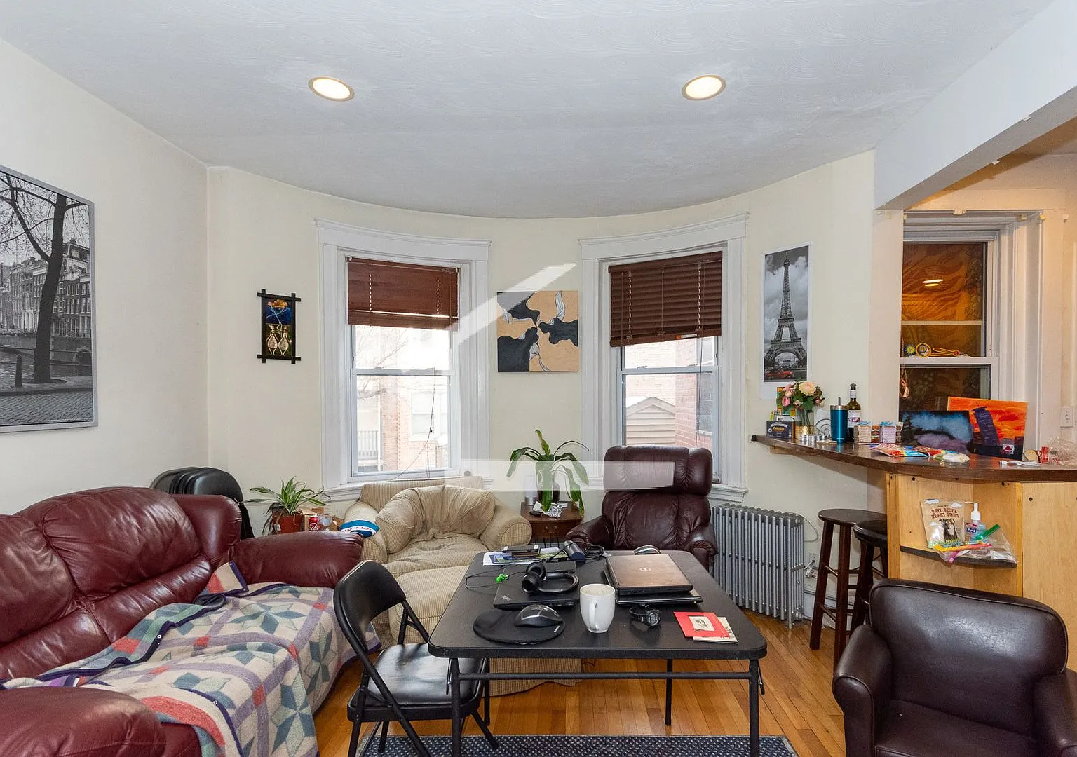Beautiful 3 bd in Brookline — Photo 1